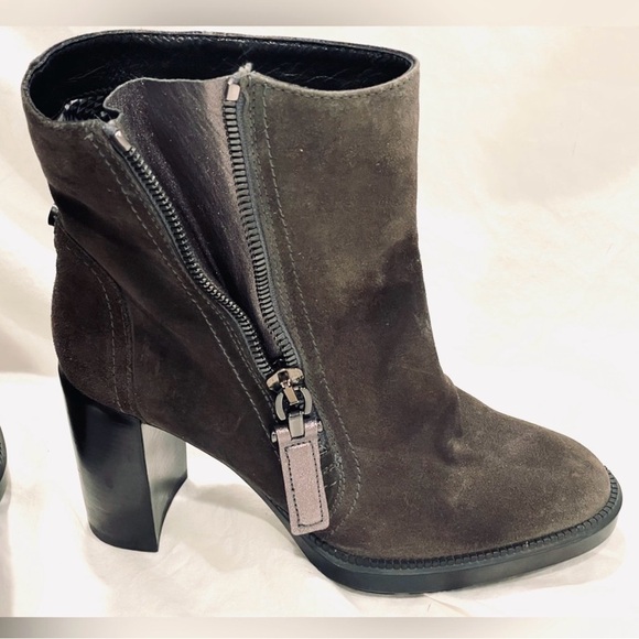 Aquatalia “Ilenia” Dark Grey Heeled Boots with Side Zipper. Metallic Accents. - Picture 4 of 13